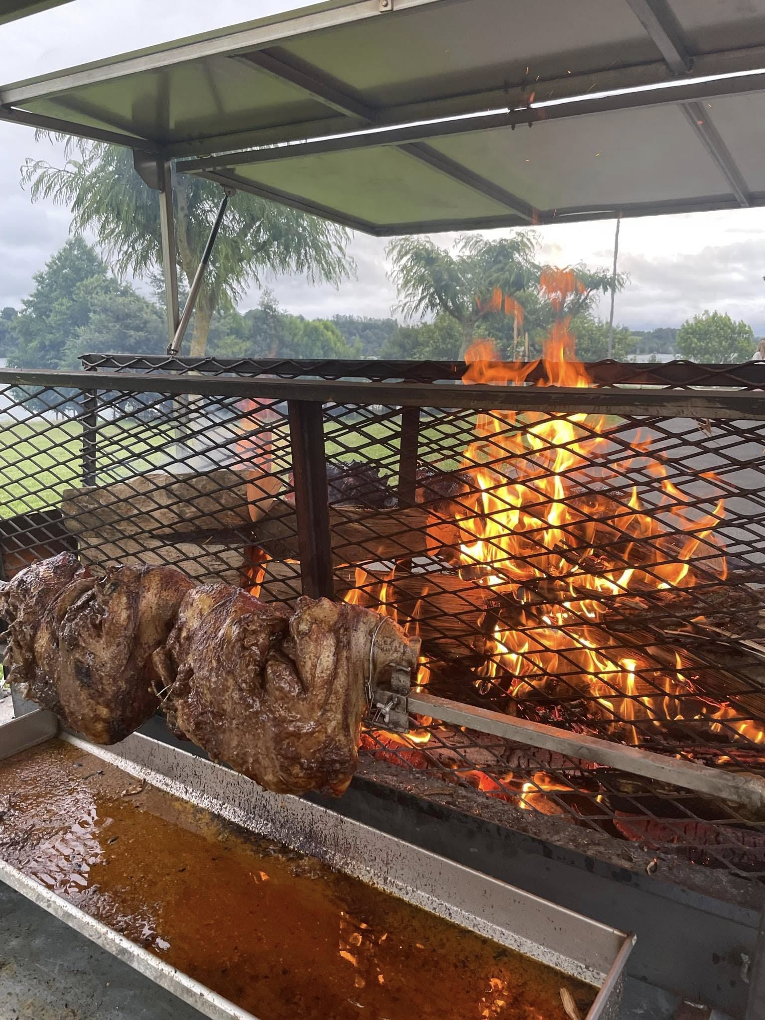 Réalisation traiteur — Broche au feu de bois